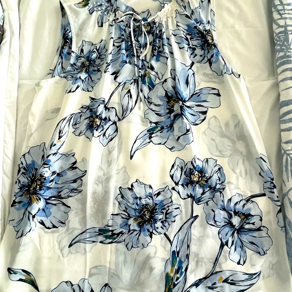 NWOT Karl Lagerfeld Paris Sleeveless Blouse with pearl accents!! Size Large. - Picture 7 of 10